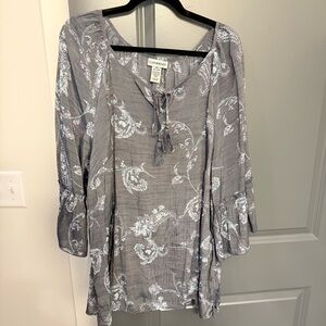 NWOT Catherine’s 2X gray lavender and light blue patterned top - paisley maybe?